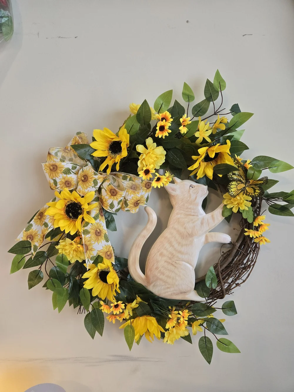 Sunflower Wreath with Cream Cat Accent